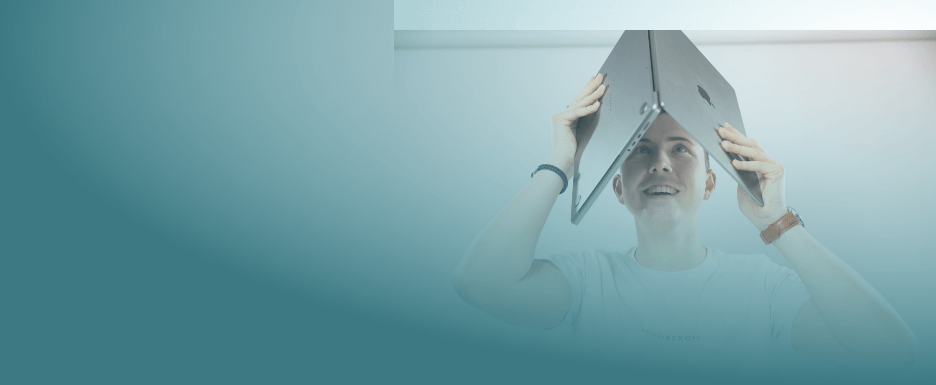 Titelbild Module - Lukas mit Laptop